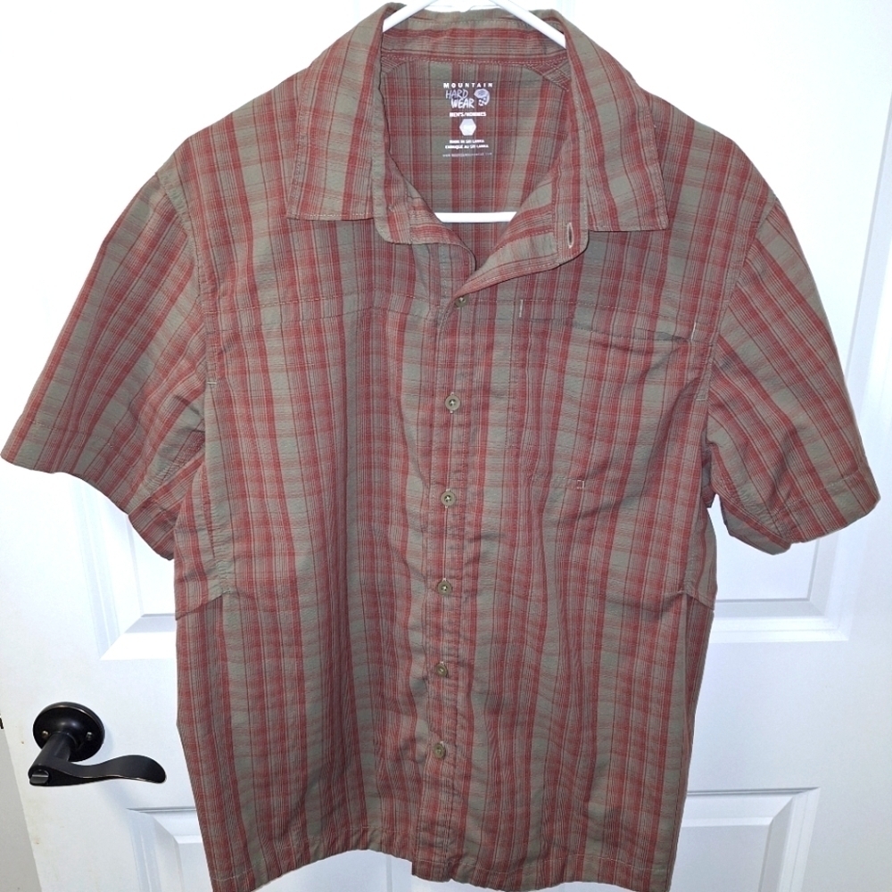 Mountain Hard Wear men's medium short sleeve button-down shirt. EUC